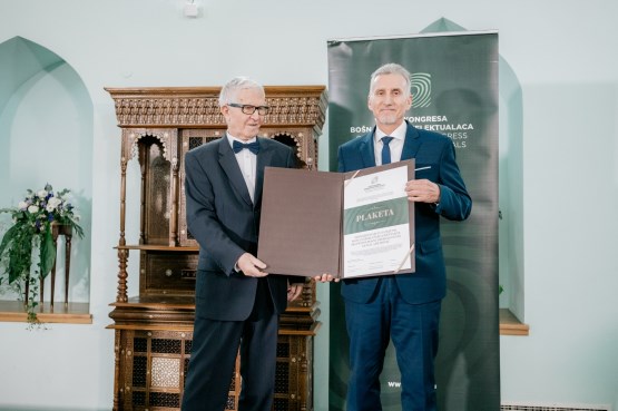 Zamjenik predsjedatelja Doma naroda PSBiH Kemal Ademović primio plaketu Vijeća Kongresa bošnjačkih intelektualaca